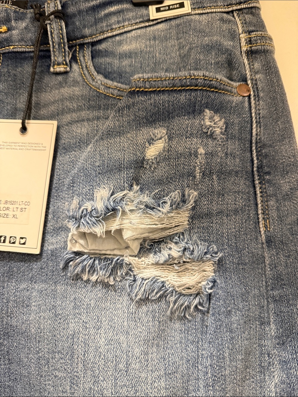 Judy Blue Medium Wash Distressed Jean Short Size XL - Picture 5 of 6
